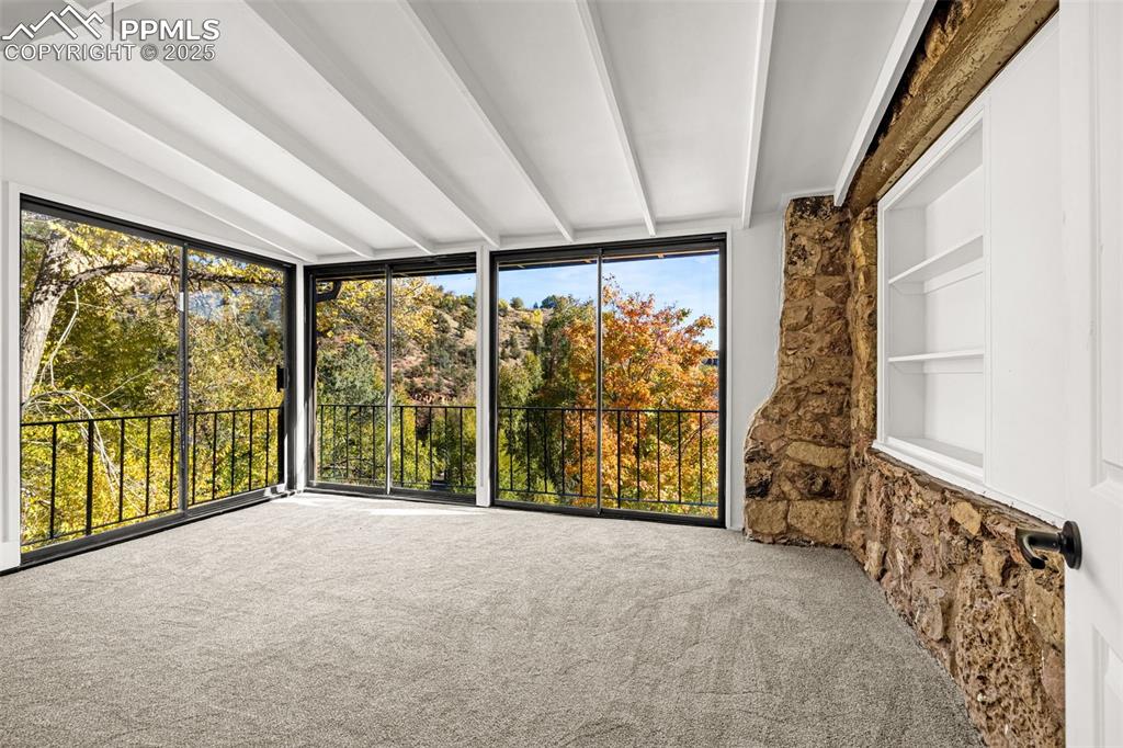 Image 23 of 44: Sun Room