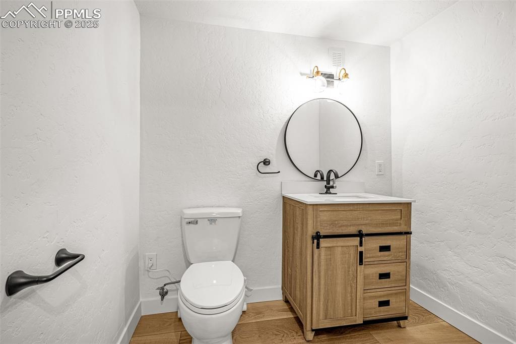 Image 26 of 44: Bathroom