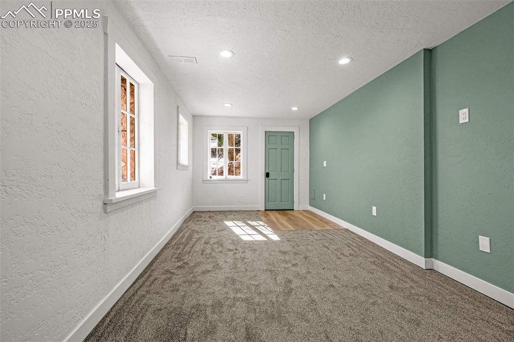 Image 29 of 44: Entry