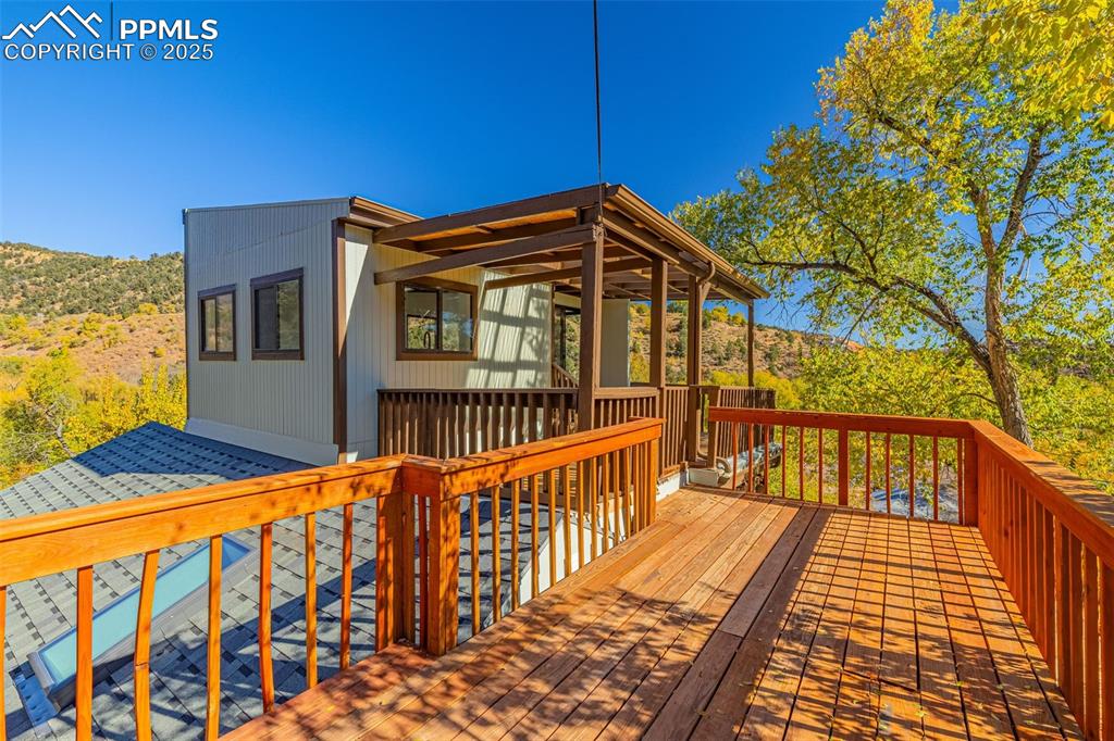 Image 35 of 44: Deck