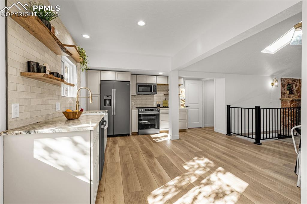 Image 8 of 44: Kitchen