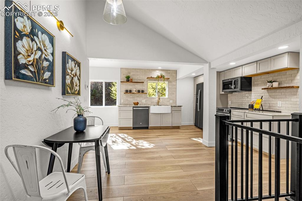 Image 9 of 44: Kitchen