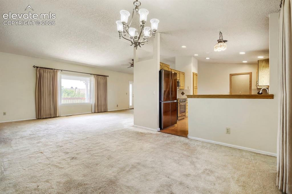 Image 11 of 27: Dining Room