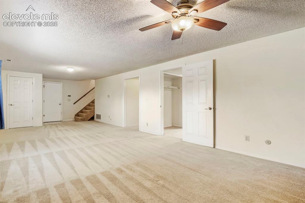 Image 16 of 27: Family Room