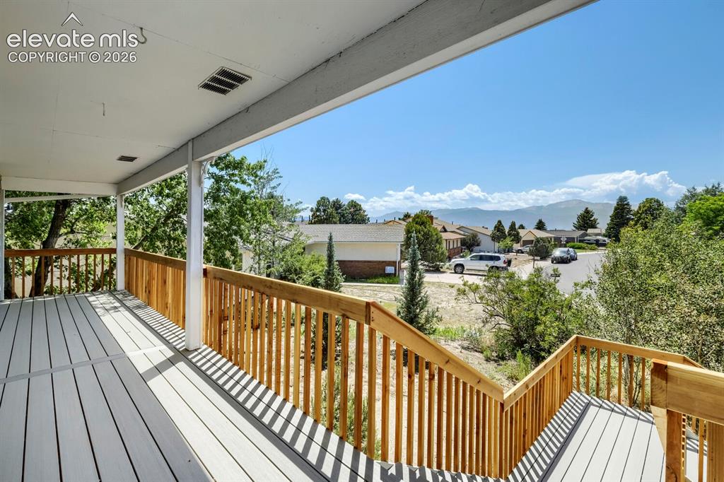 Image 5 of 27: Deck