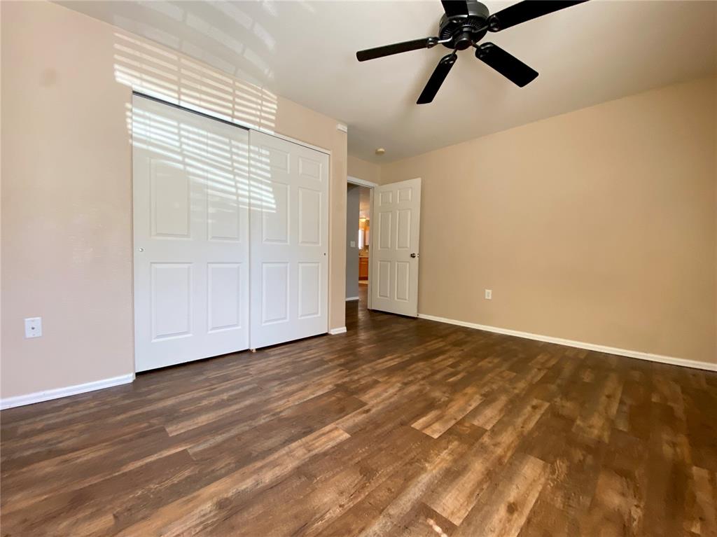 Image 12 of 16: Bedroom
