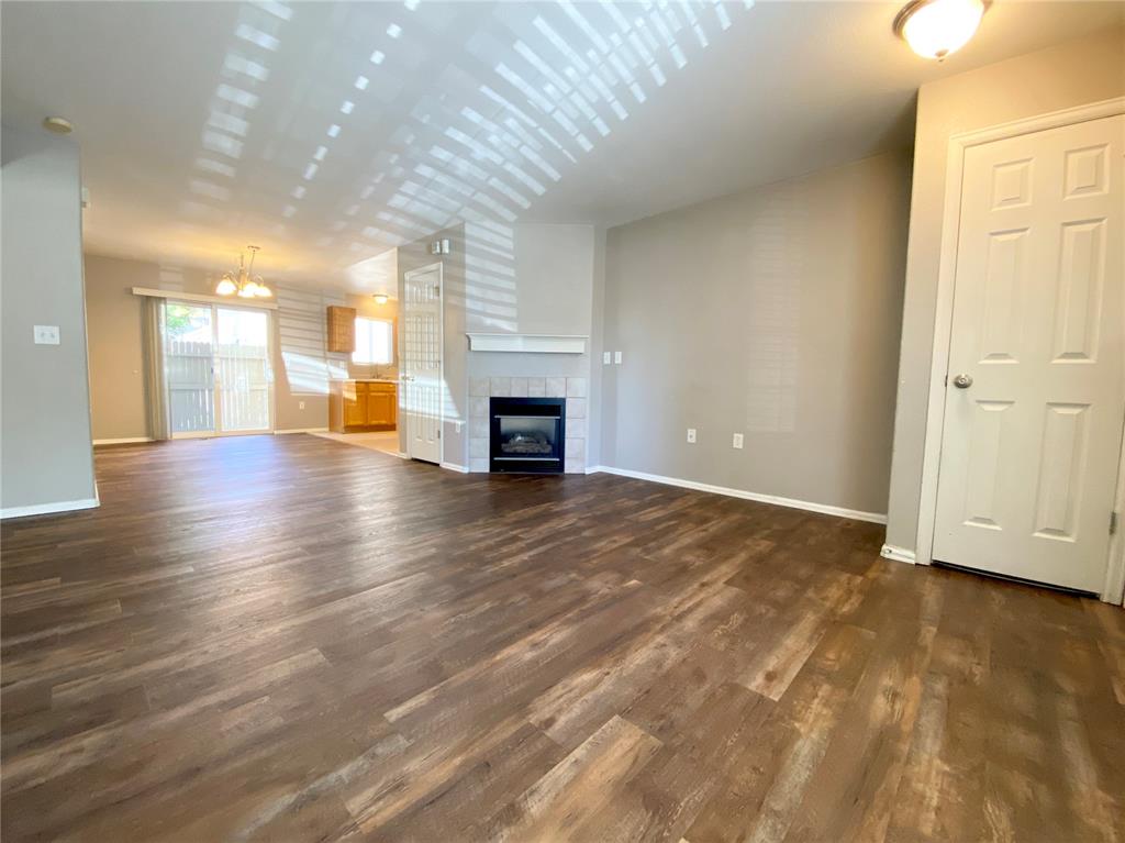 Image 5 of 16: Living Room