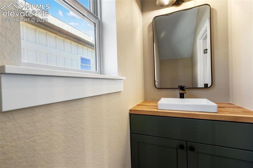 Image 12 of 19: Bathroom