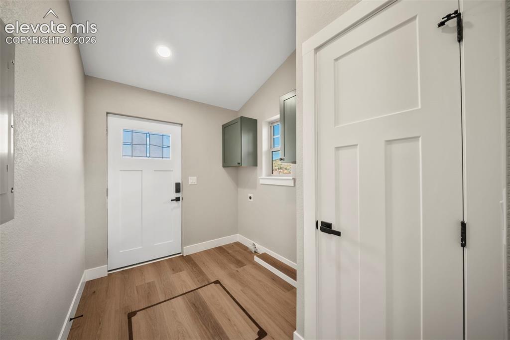 Image 21 of 47: Mud Room
