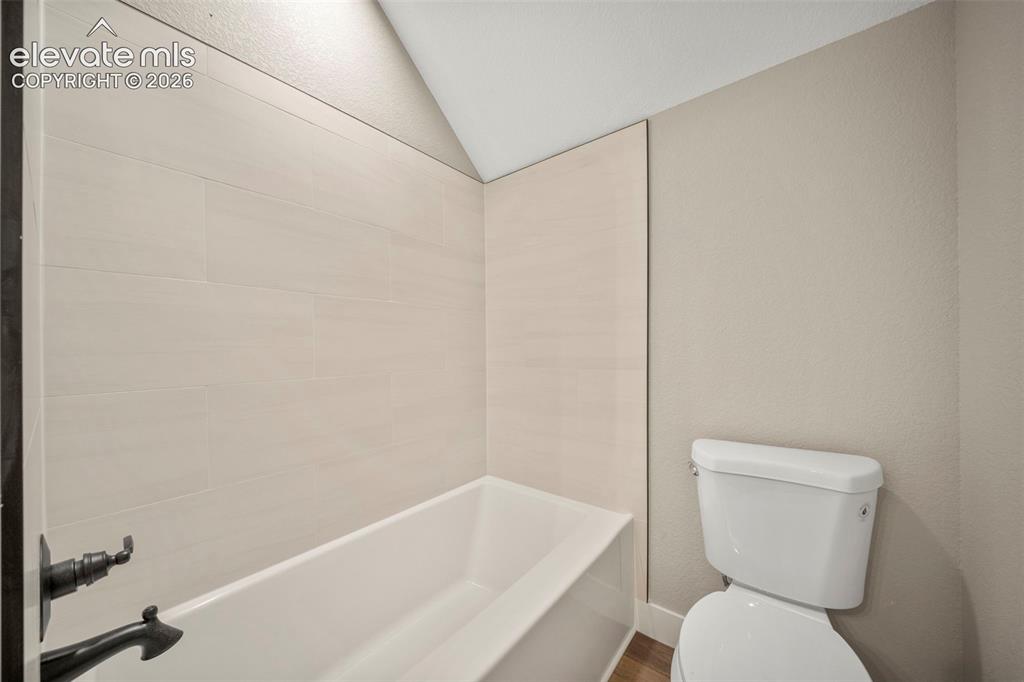 Image 31 of 47: Bathroom