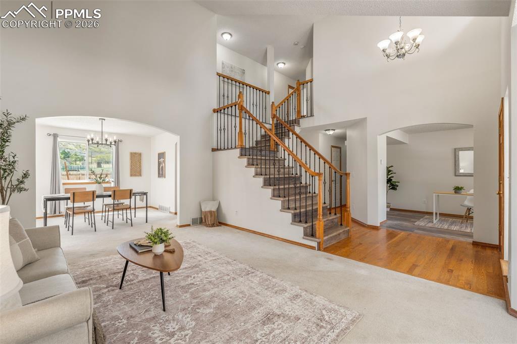 Image 10 of 50: Living Room