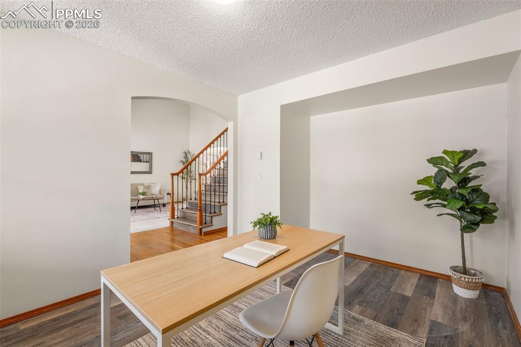 Image 12 of 50: Office