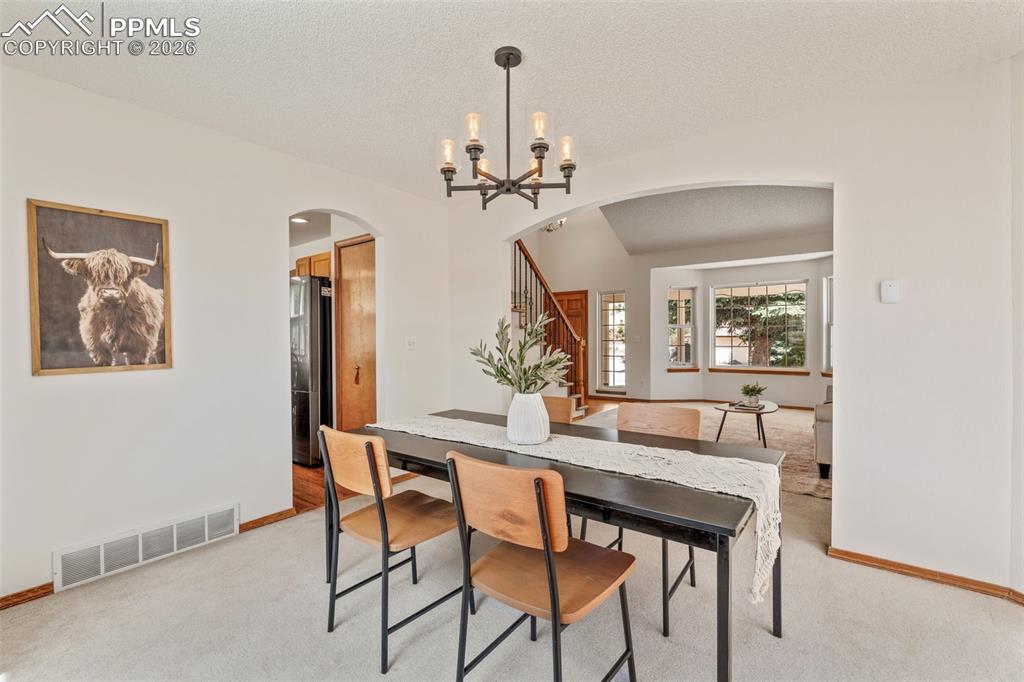 Image 14 of 50: Dining Area