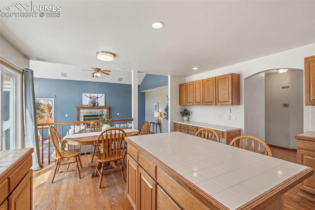 Image 21 of 50: Kitchen