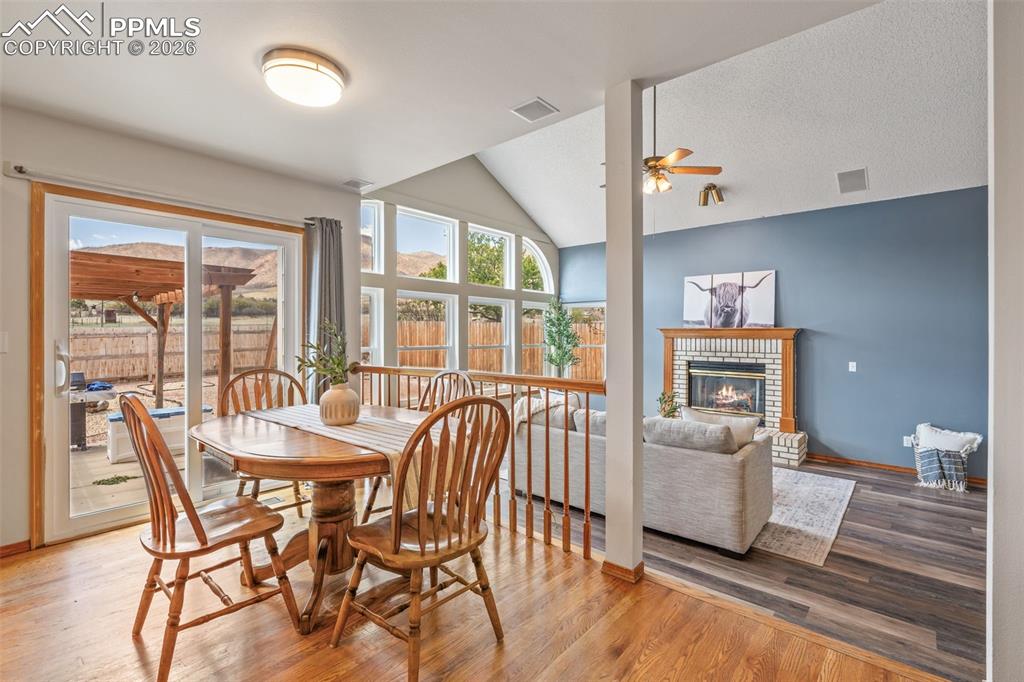 Image 22 of 50: Dining Area