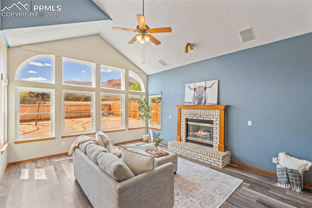 Image 24 of 50: Living Room