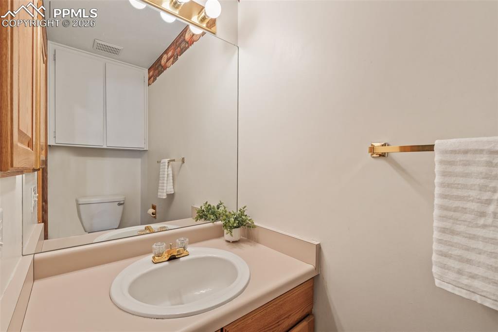 Image 29 of 50: Bathroom