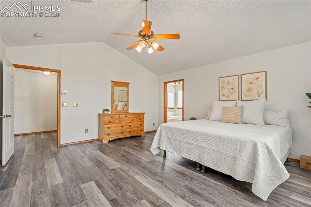 Image 32 of 50: Bedroom