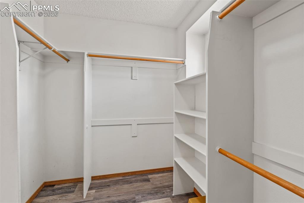 Image 37 of 50: Closet