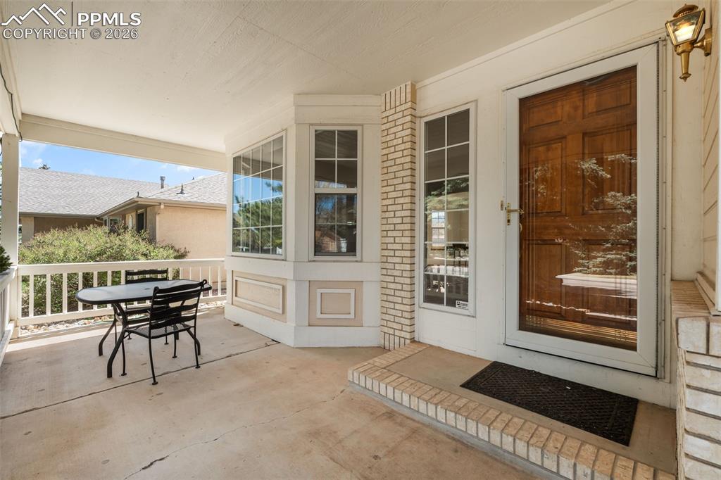 Image 4 of 50: Entry