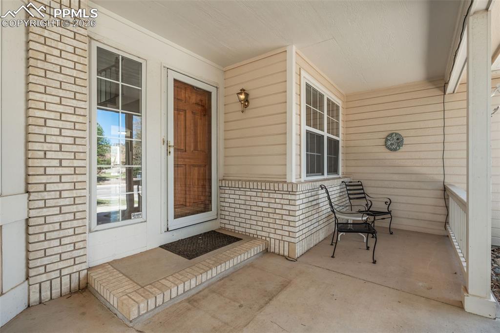 Image 5 of 50: Entry