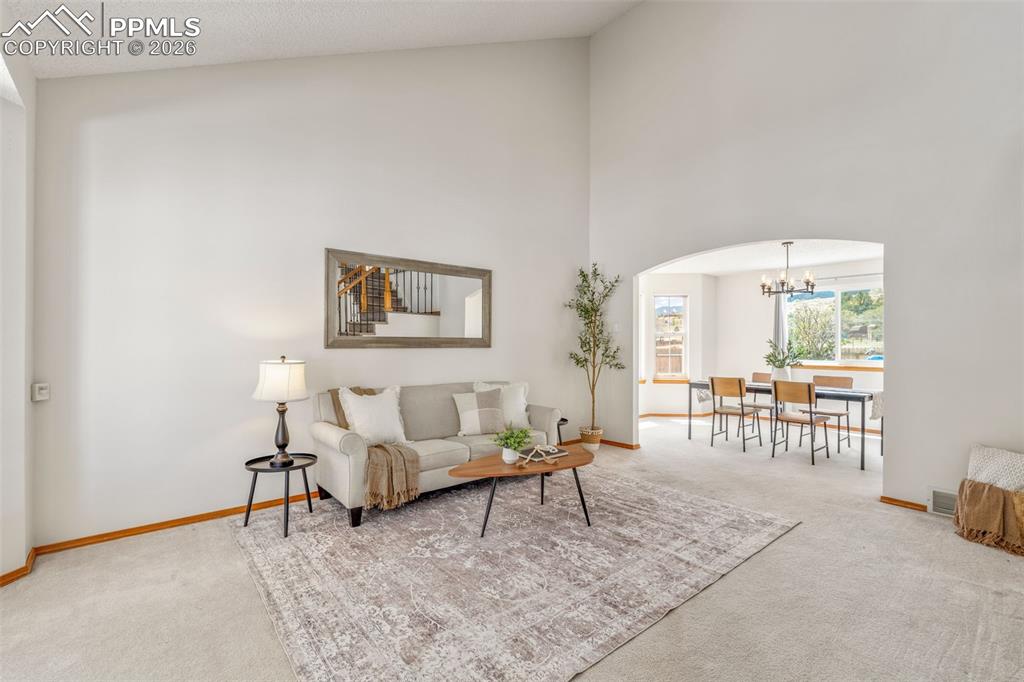 Image 8 of 50: Living Room