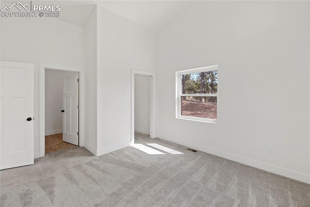 Image 12 of 50: Bedroom