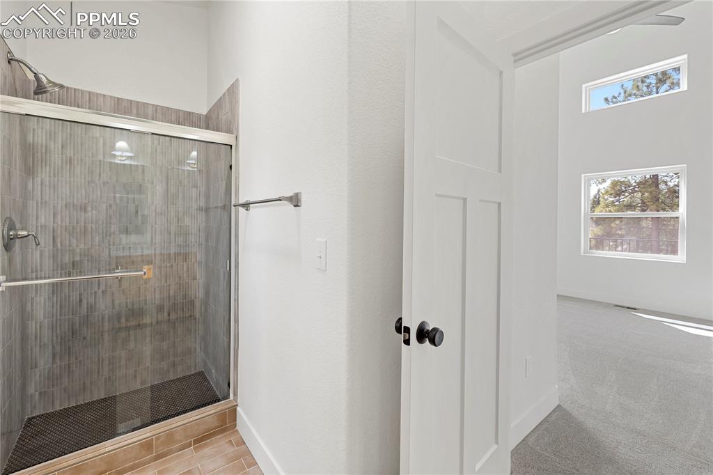 Image 15 of 50: Bathroom