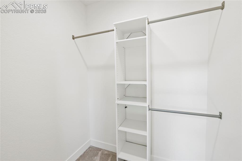 Image 17 of 50: Closet