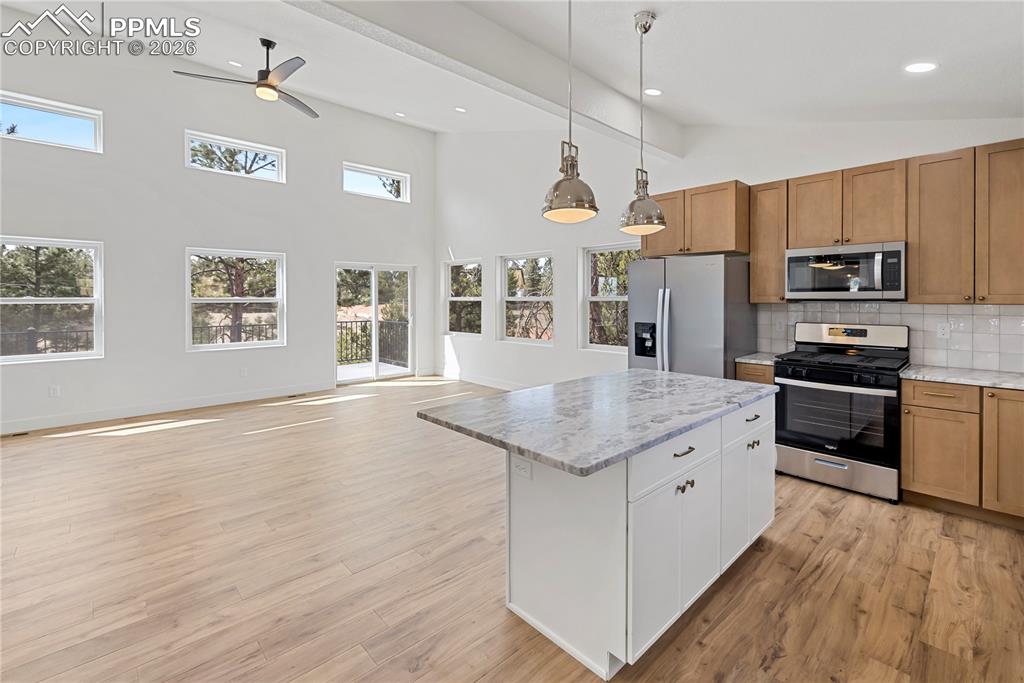 Image 2 of 50: Kitchen