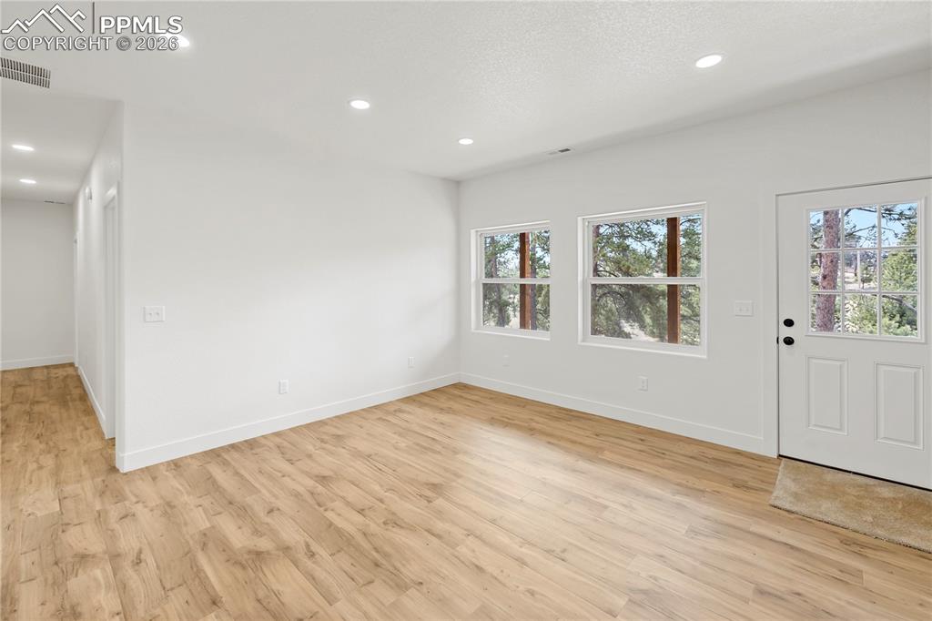 Image 22 of 50: Entry