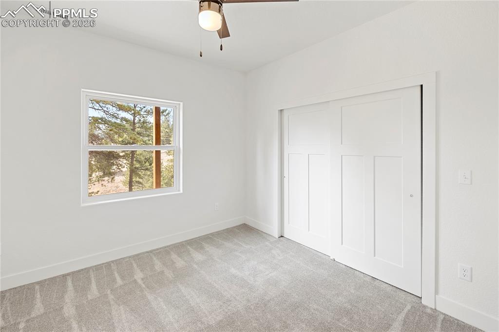 Image 23 of 50: Bedroom