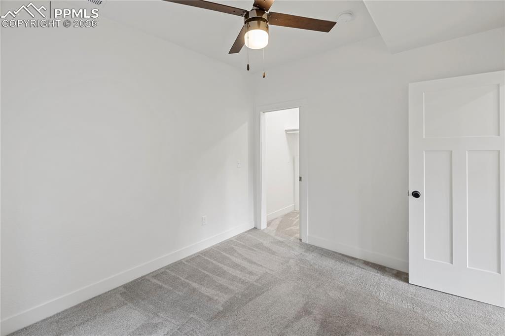 Image 27 of 50: Bedroom