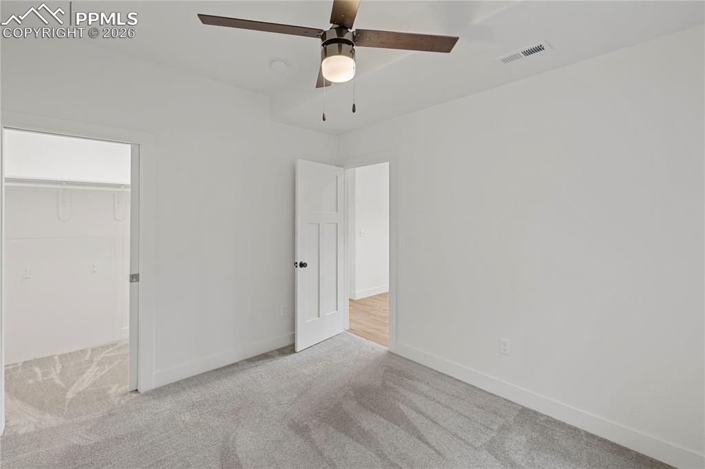 Image 28 of 50: Bedroom