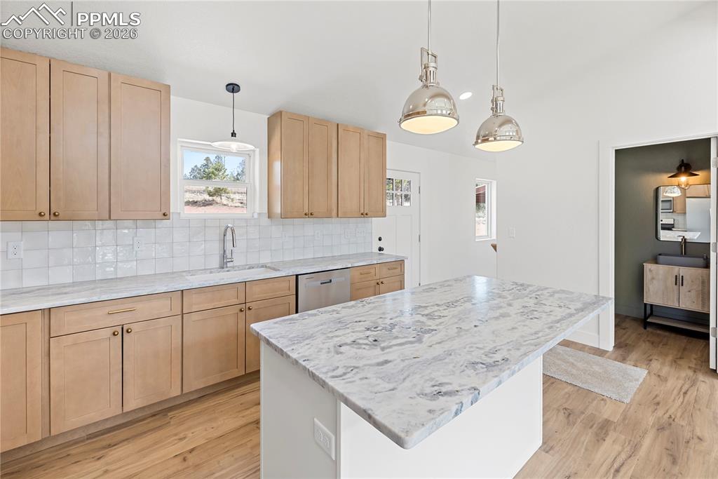 Image 4 of 50: Kitchen