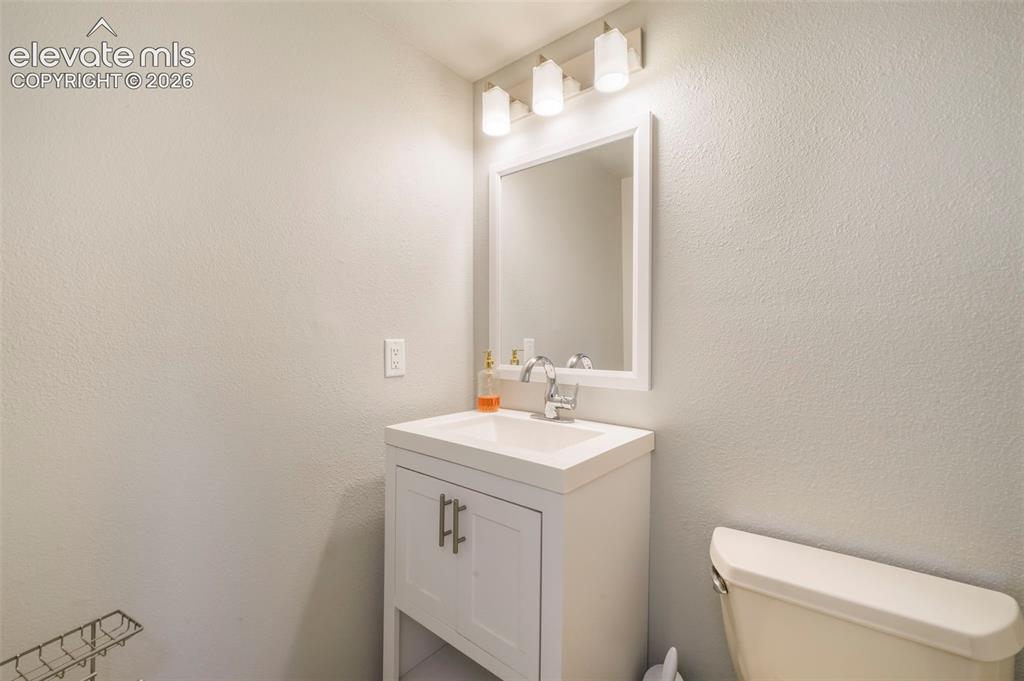 Image 18 of 50: Bathroom