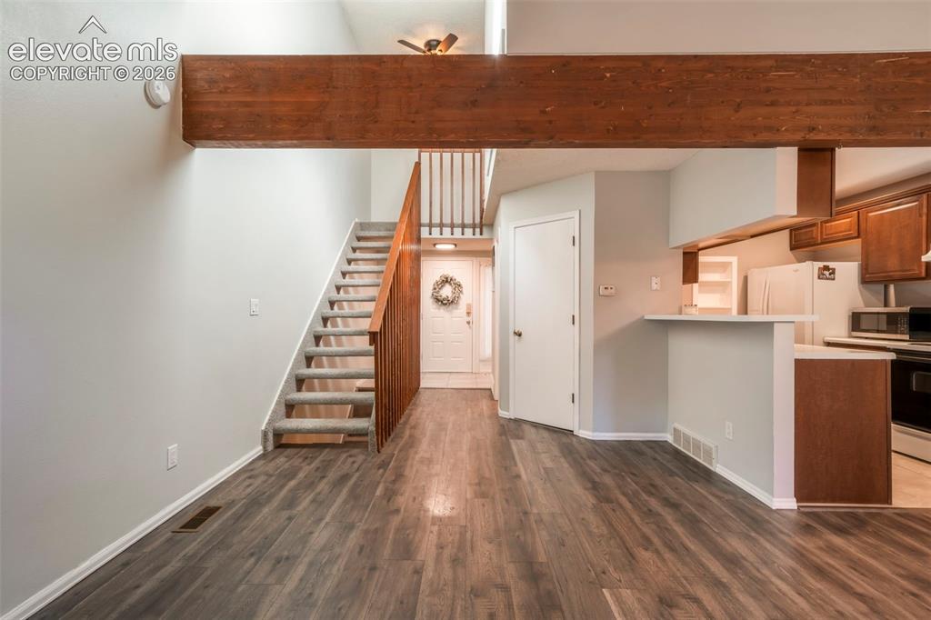 Image 19 of 50: Hallway