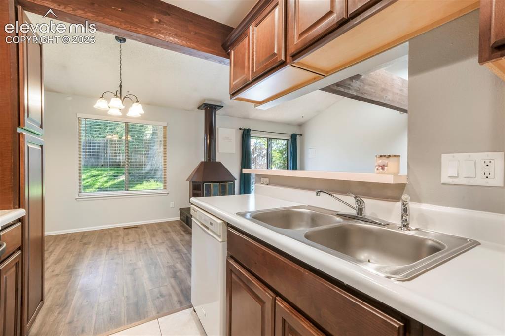 Image 9 of 50: Kitchen