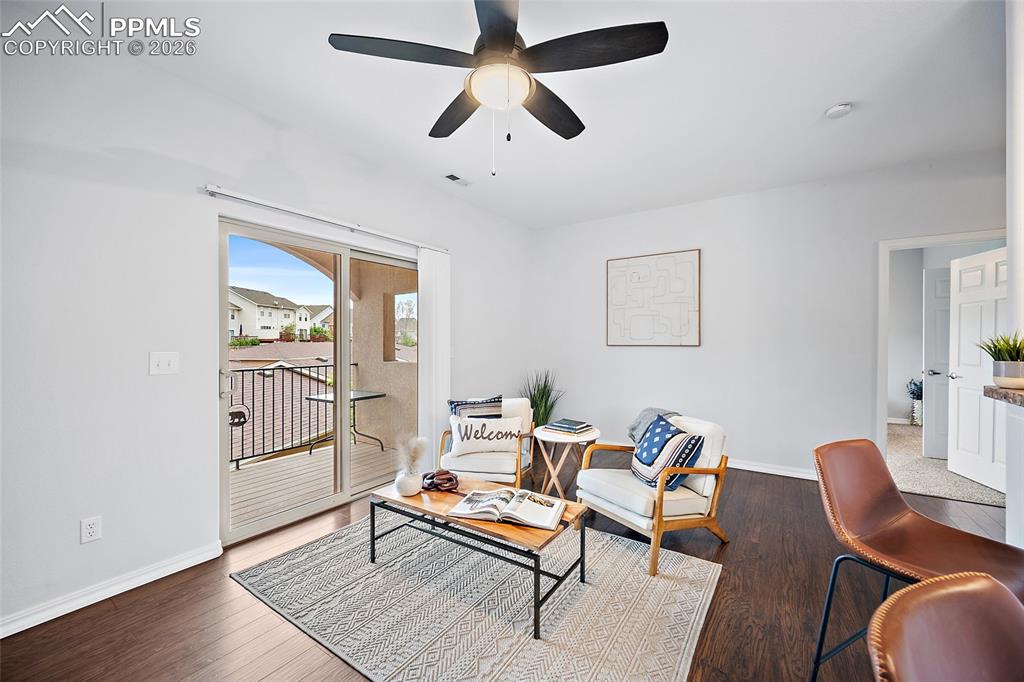 Image 21 of 46: Sitting Room