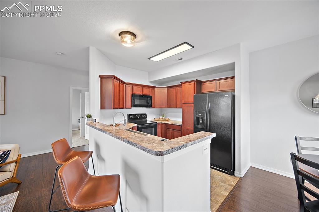 Image 27 of 46: Kitchen