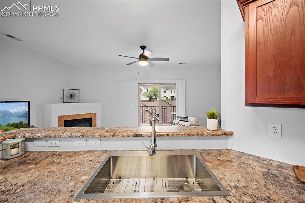 Image 28 of 46: Kitchen