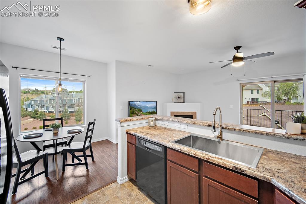 Image 29 of 46: Kitchen