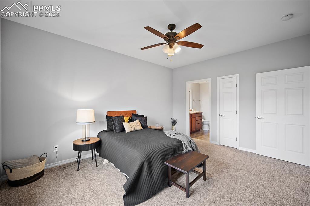 Image 32 of 46: Bedroom