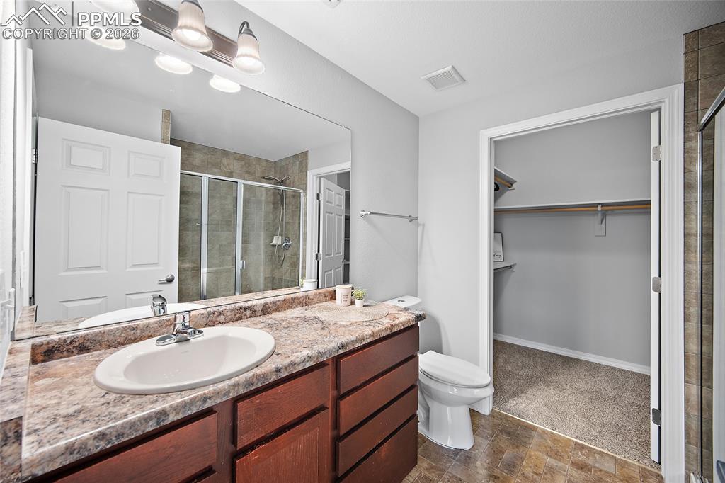 Image 33 of 46: Bathroom