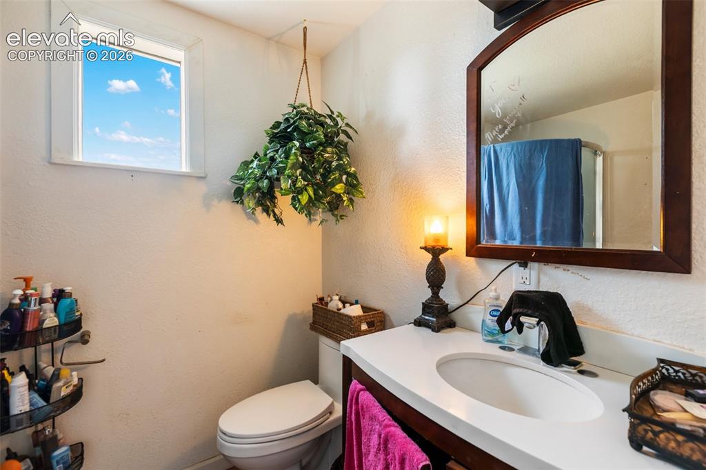 Image 20 of 24: Bathroom