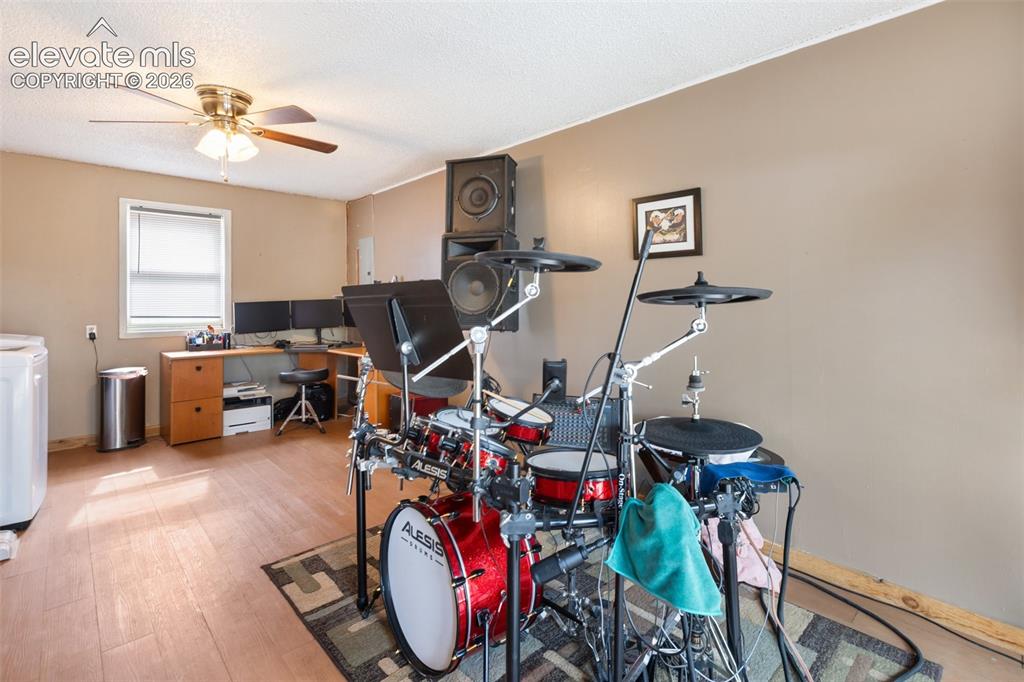 Image 7 of 24: Family Room