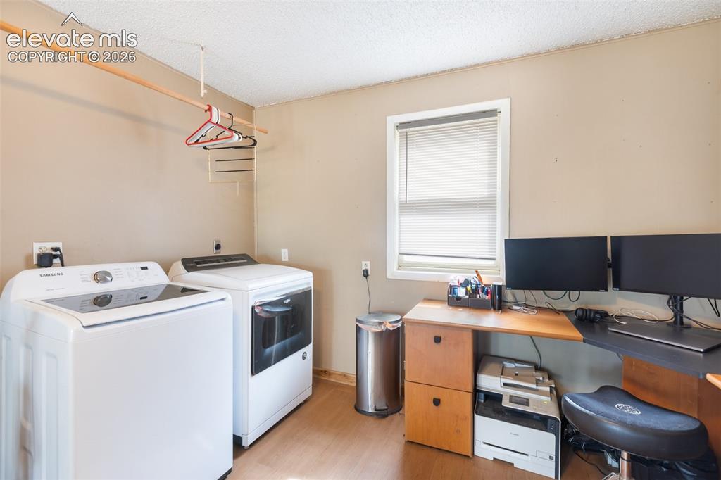 Image 8 of 24: Family Room