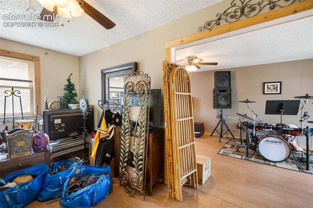 Image 9 of 24: Dining Area