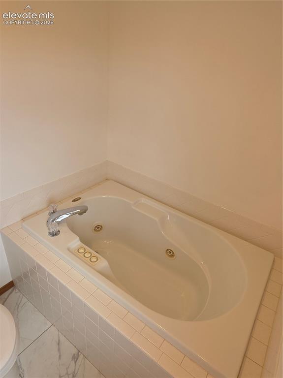 Image 15 of 20: Bathroom