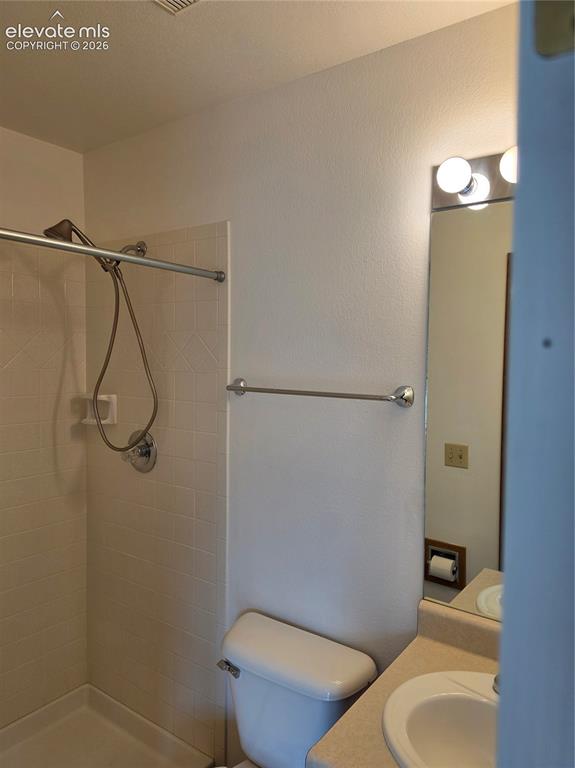 Image 19 of 20: Bathroom